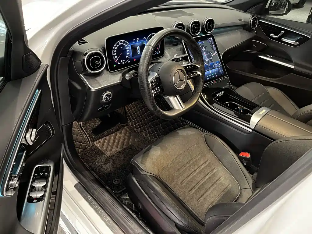 Mercedes-Benz C-Class 2023 — фото 4