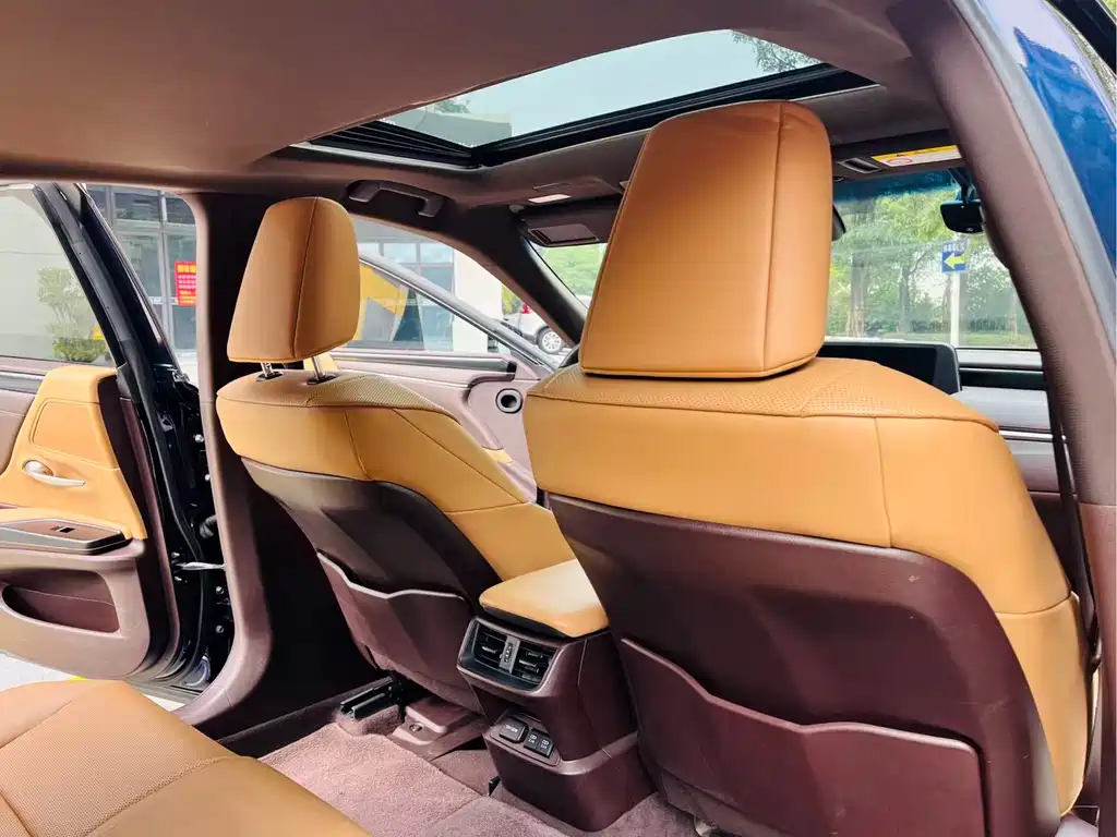 Lexus ES 2020 — фото 20