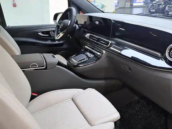 Mercedes-Benz V-Class 2024