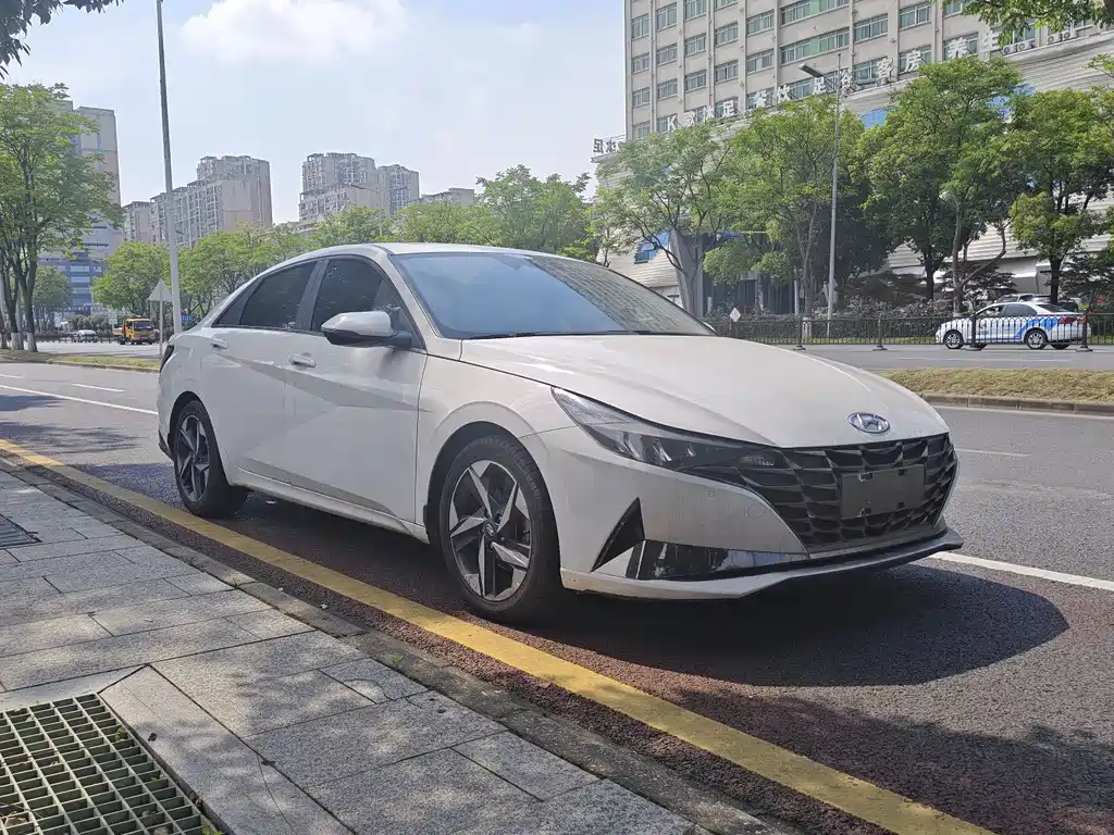 Hyundai Elantra 2020 — фото 9