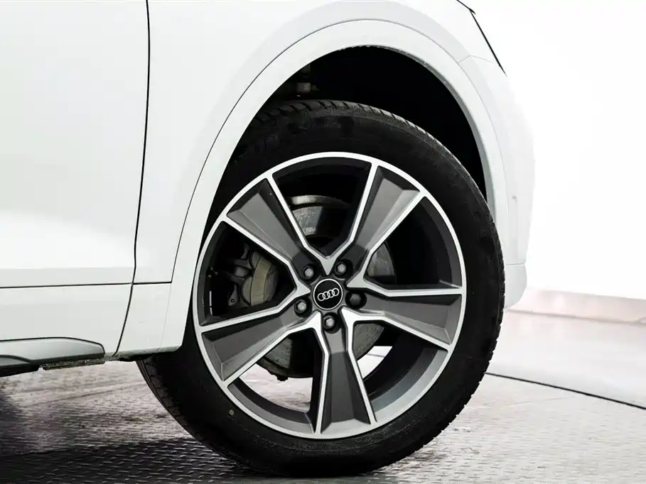 Audi Q5L 2022 — фото 20
