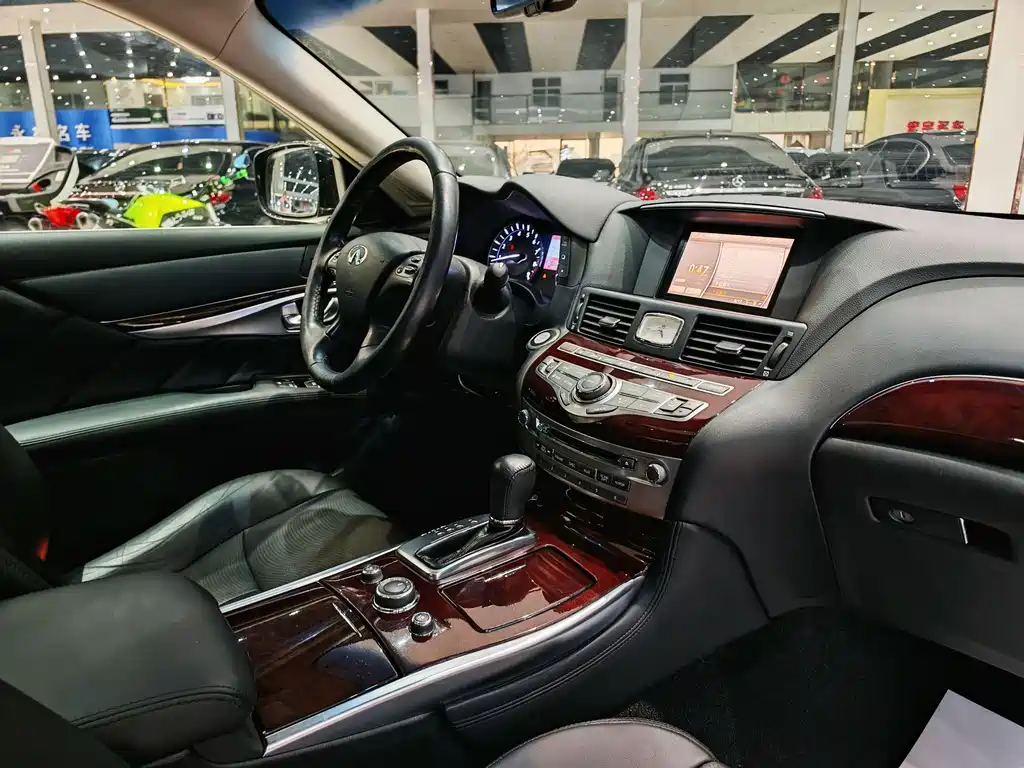 Infiniti Q70 2015 — фото 10