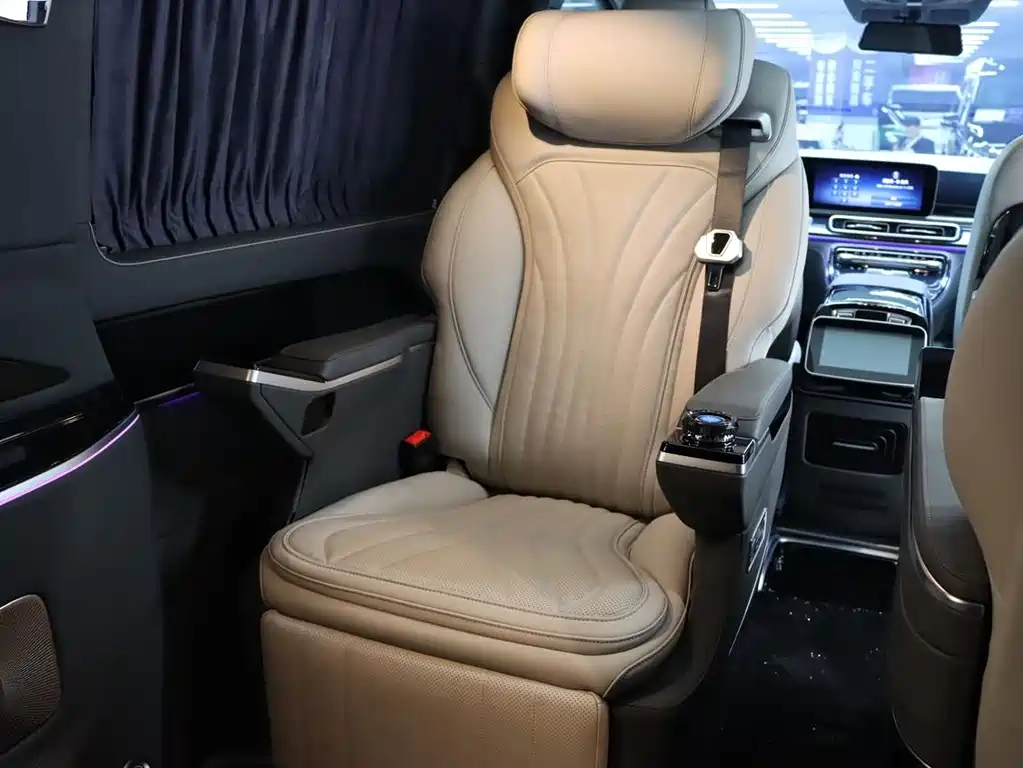 Mercedes-Benz V-Class 2025 — фото 16