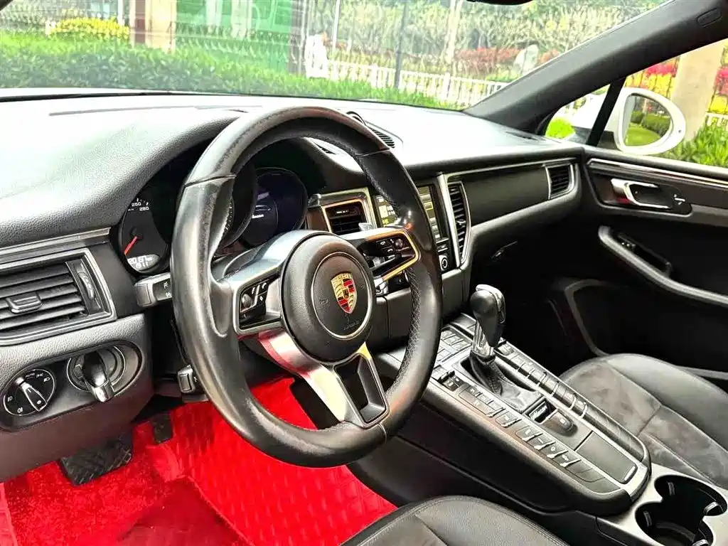 Porsche Macan 2015 — фото 11