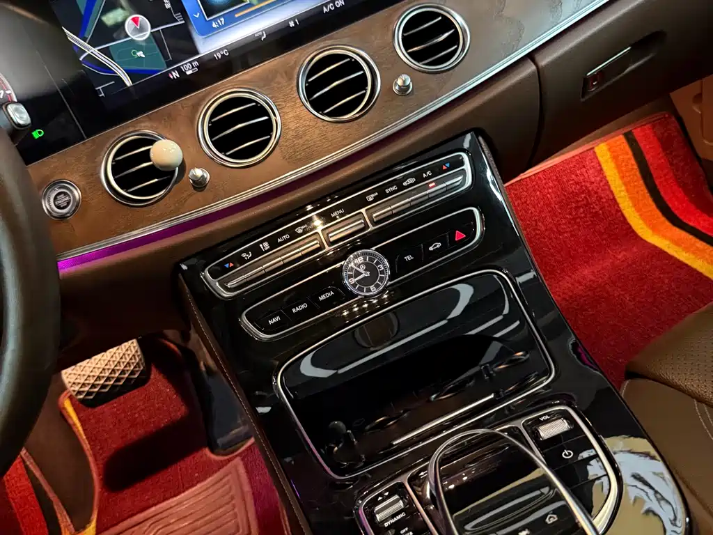 Mercedes-Benz E-Class 2017 — фото 11