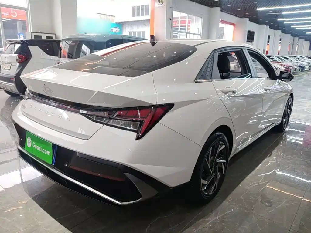 Hyundai Elantra 2025
