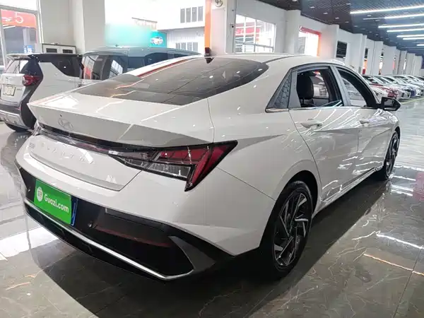 Hyundai Elantra 2025