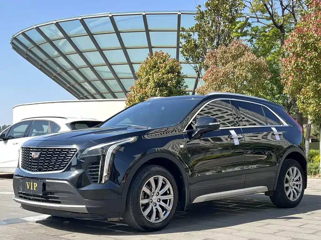 Cadillac XT4 2023 — фото 1