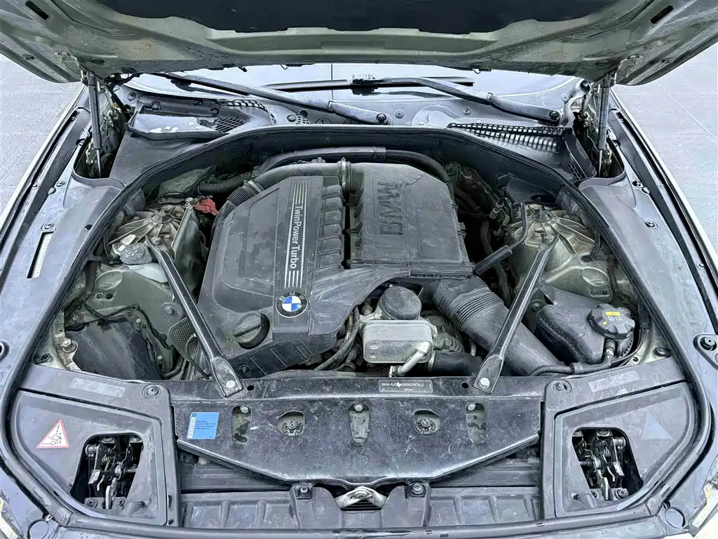 BMW 5 Series 2010 — фото 25