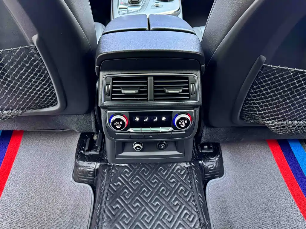 Audi Q7 2019 — фото 16