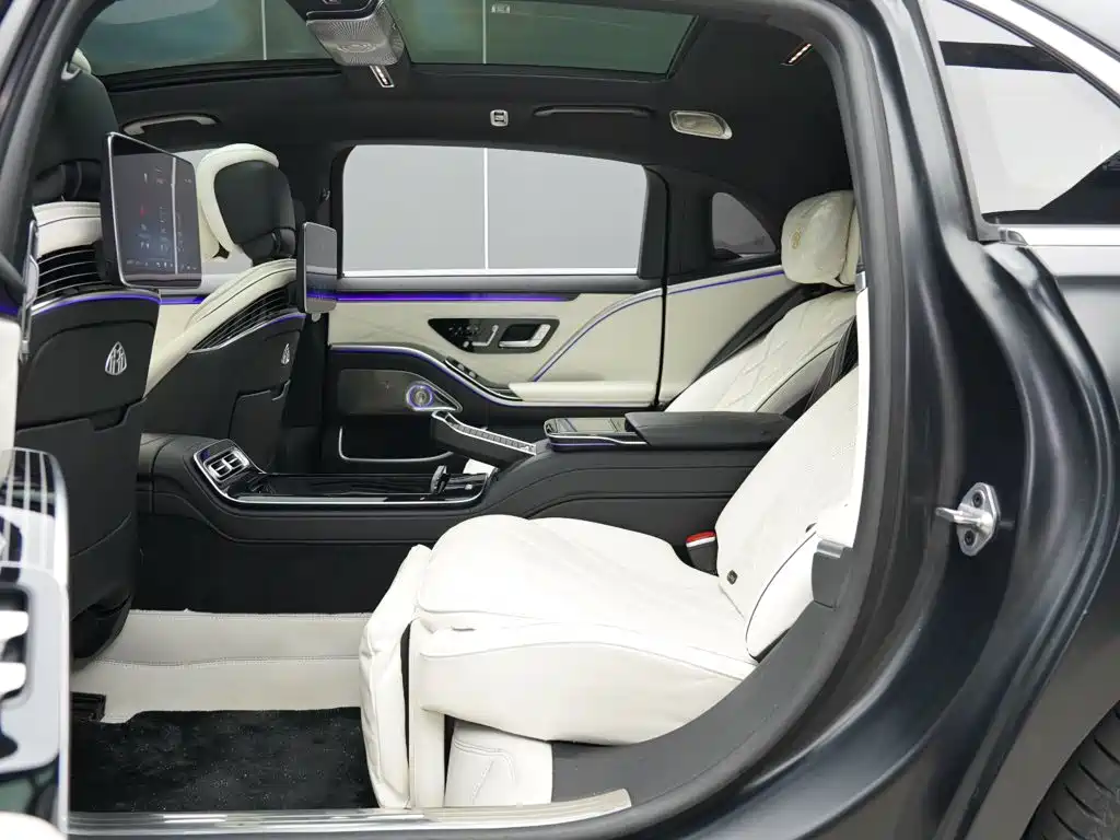 Mercedes-Benz Maybach S-Class 2023 — фото 13