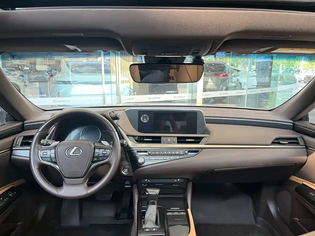 Lexus ES 2020