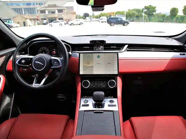 Jaguar F-PACE 2024