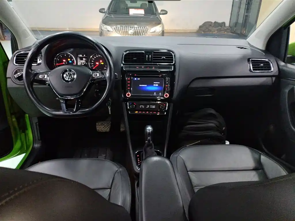 Volkswagen Polo 2015 — фото 12