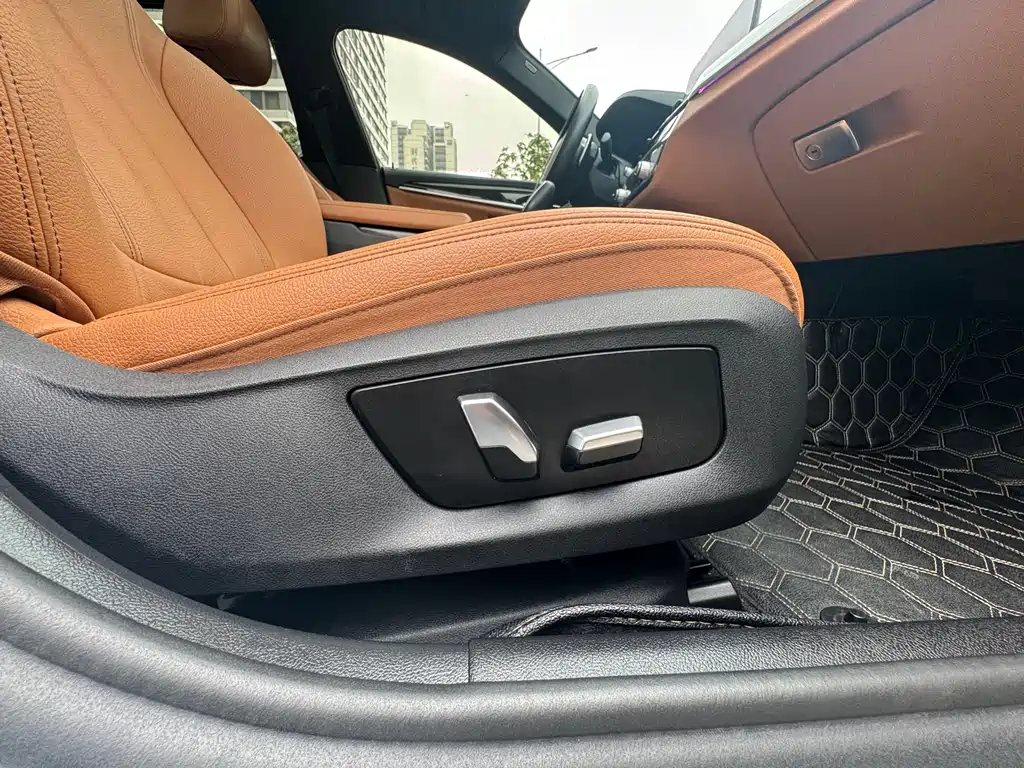 BMW 5 Series 2019 — фото 31
