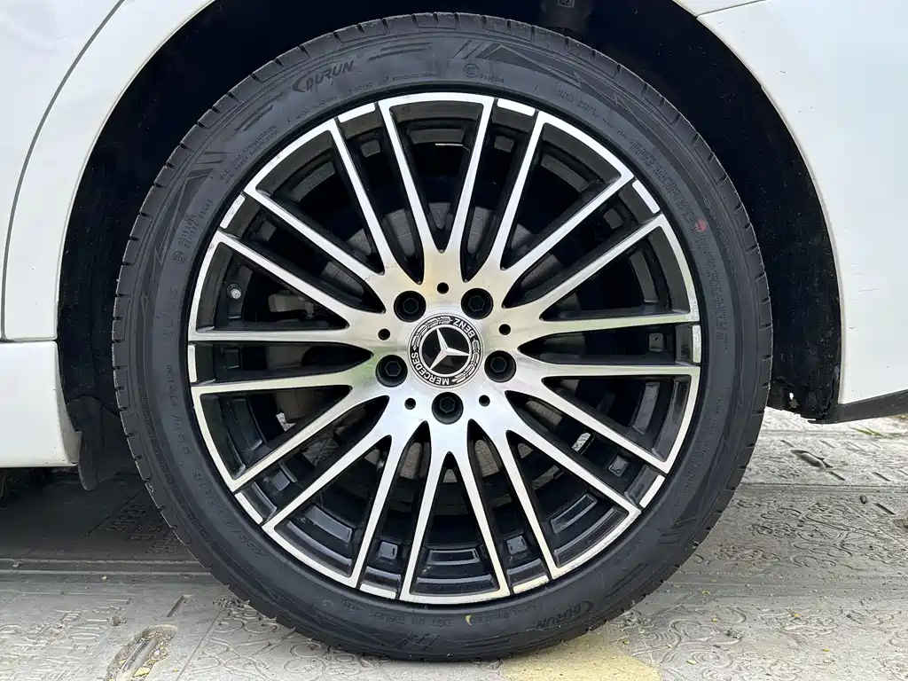 Mercedes-Benz C-Class 2023 — фото 15