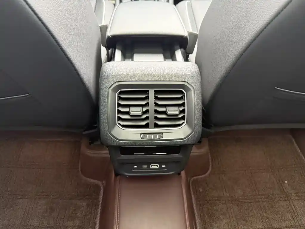 Volkswagen Tiguan L 2023 — фото 11