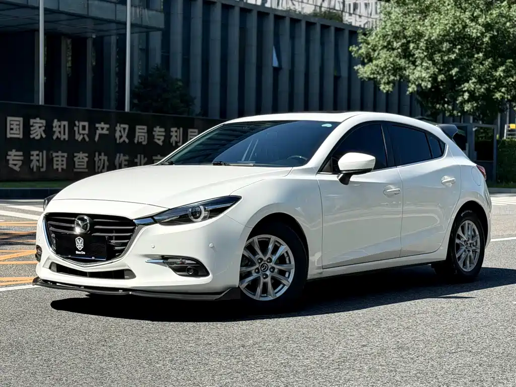 Mazda 3 Axela 2017 — фото 1