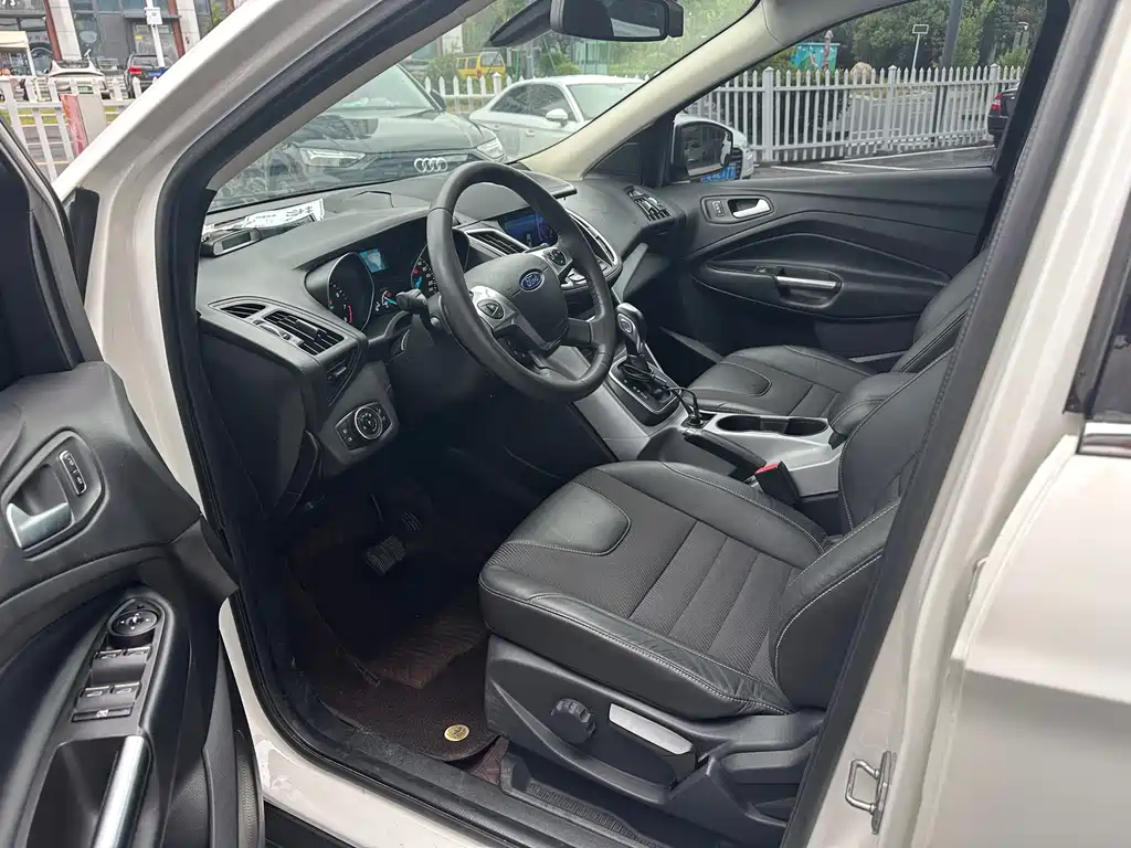 Ford Kuga 2016 — фото 10