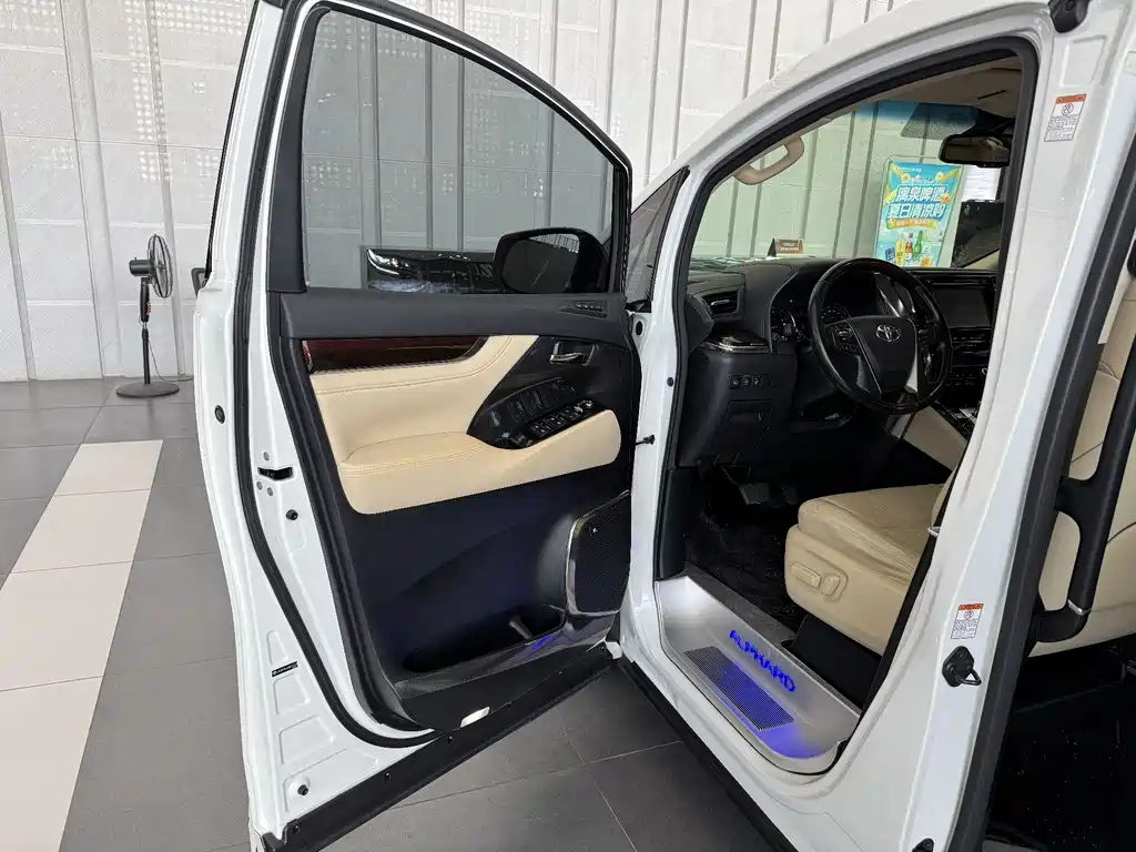 Toyota Alphard 2018 — фото 15