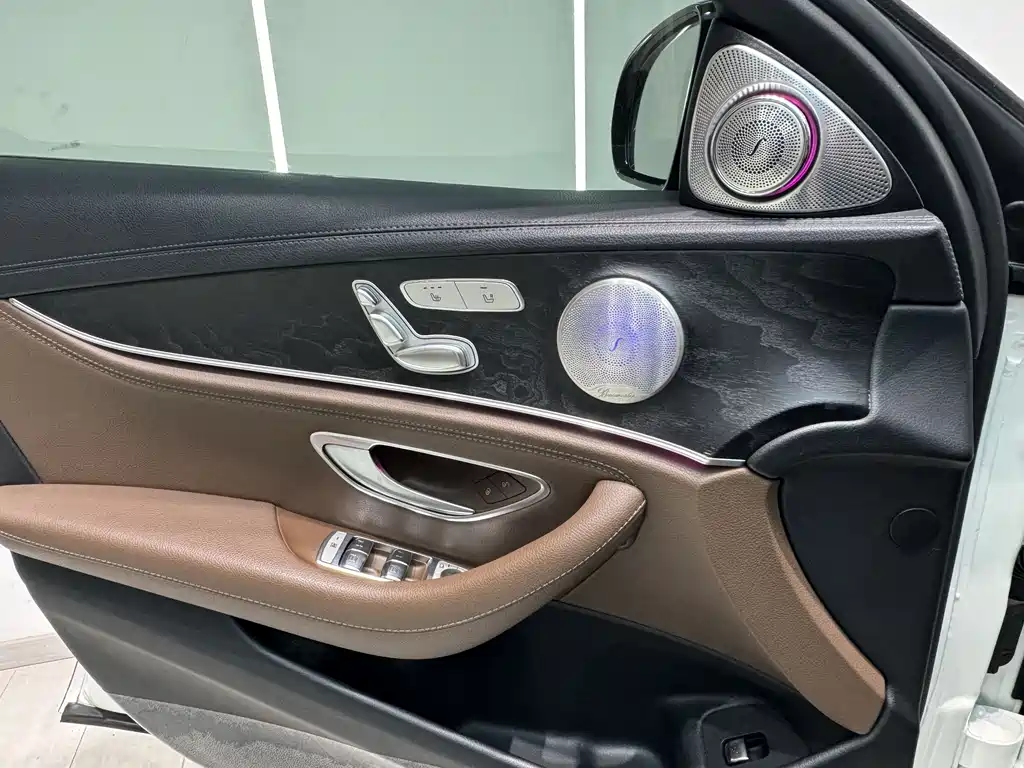 Mercedes-Benz E-Class 2018 — фото 14