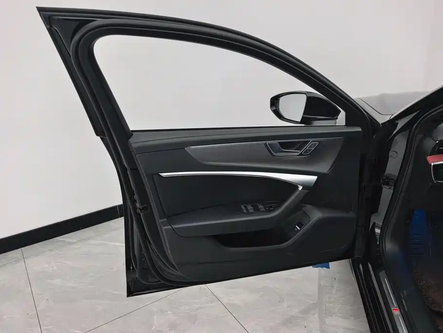 Audi A6L 2023