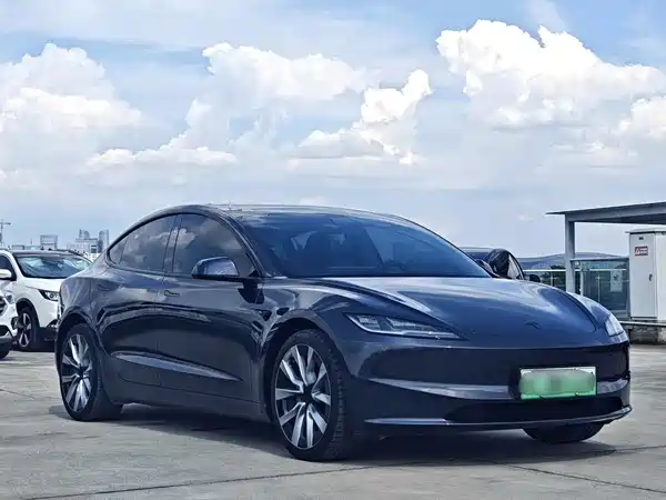 Tesla Model 3 2024