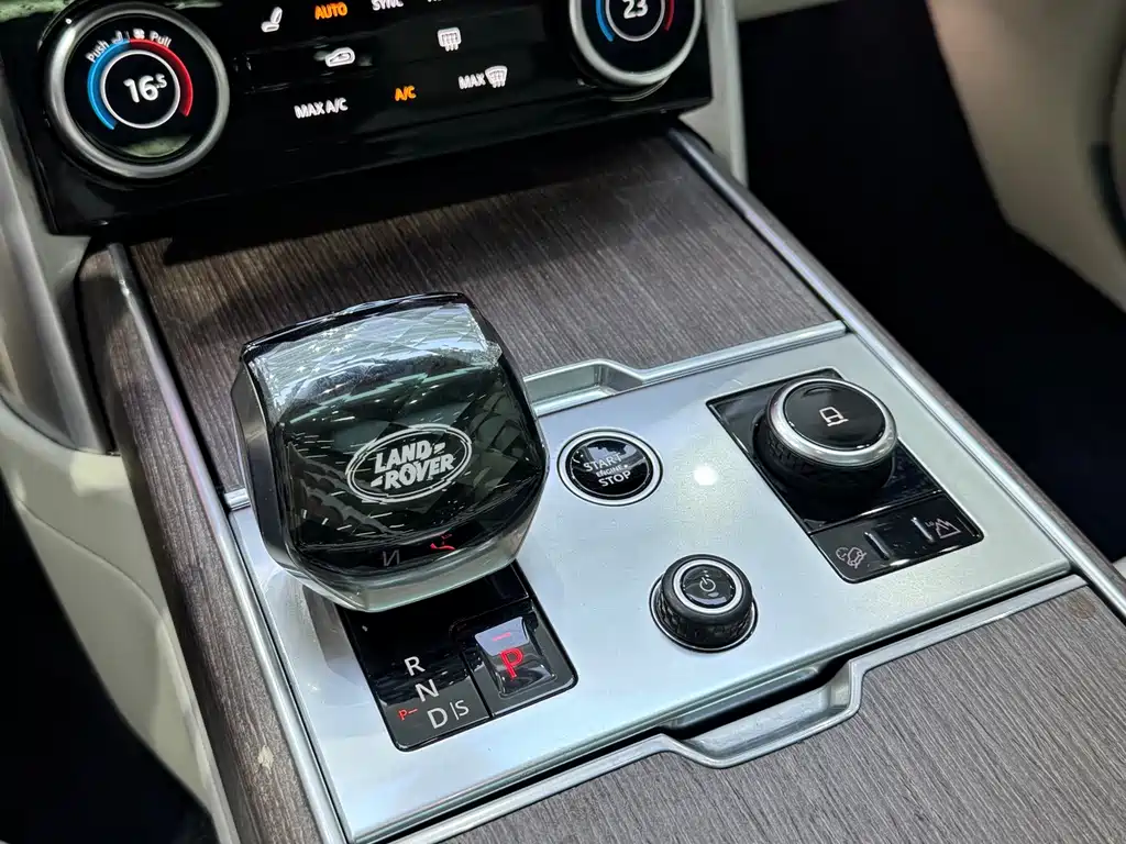 Land Rover Range Rover 2023 — фото 11