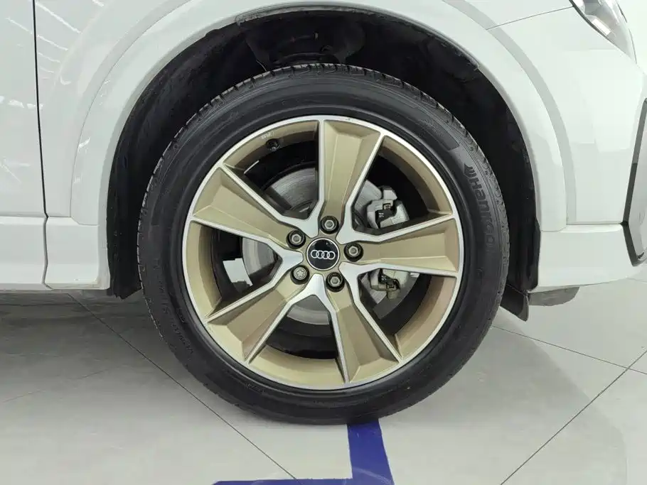 Audi Q2L 2023