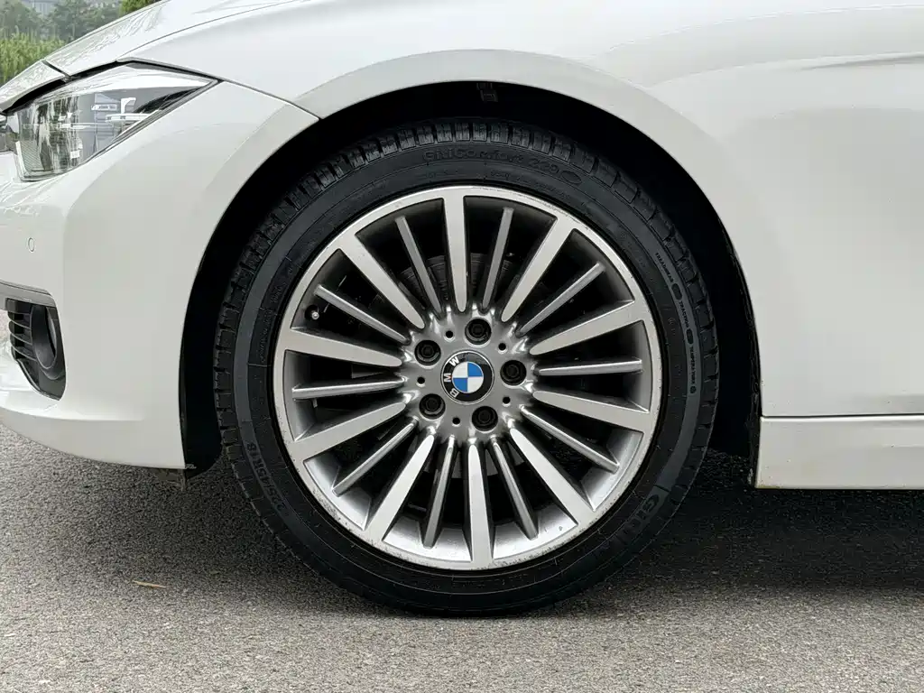 BMW 3 Series 2019 — фото 12