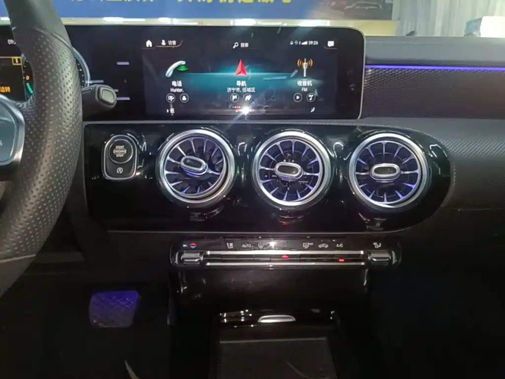 Mercedes-Benz A-Class 2020 — фото 13