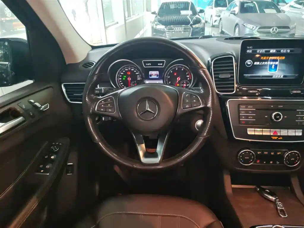 Mercedes-Benz GLE 2017 — фото 11