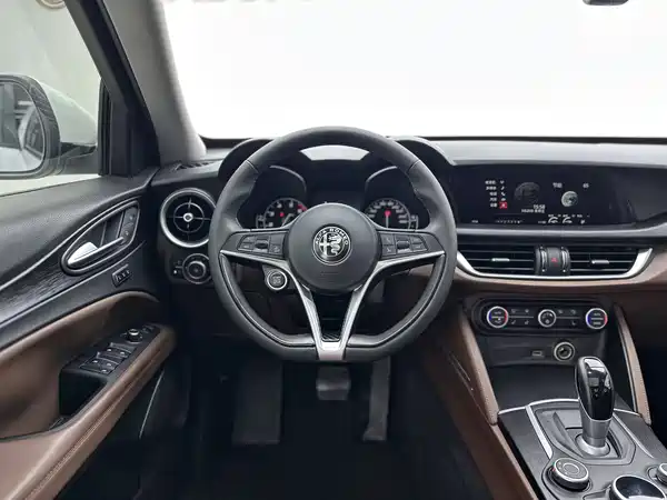 Alfa Romeo Stelvio 2017