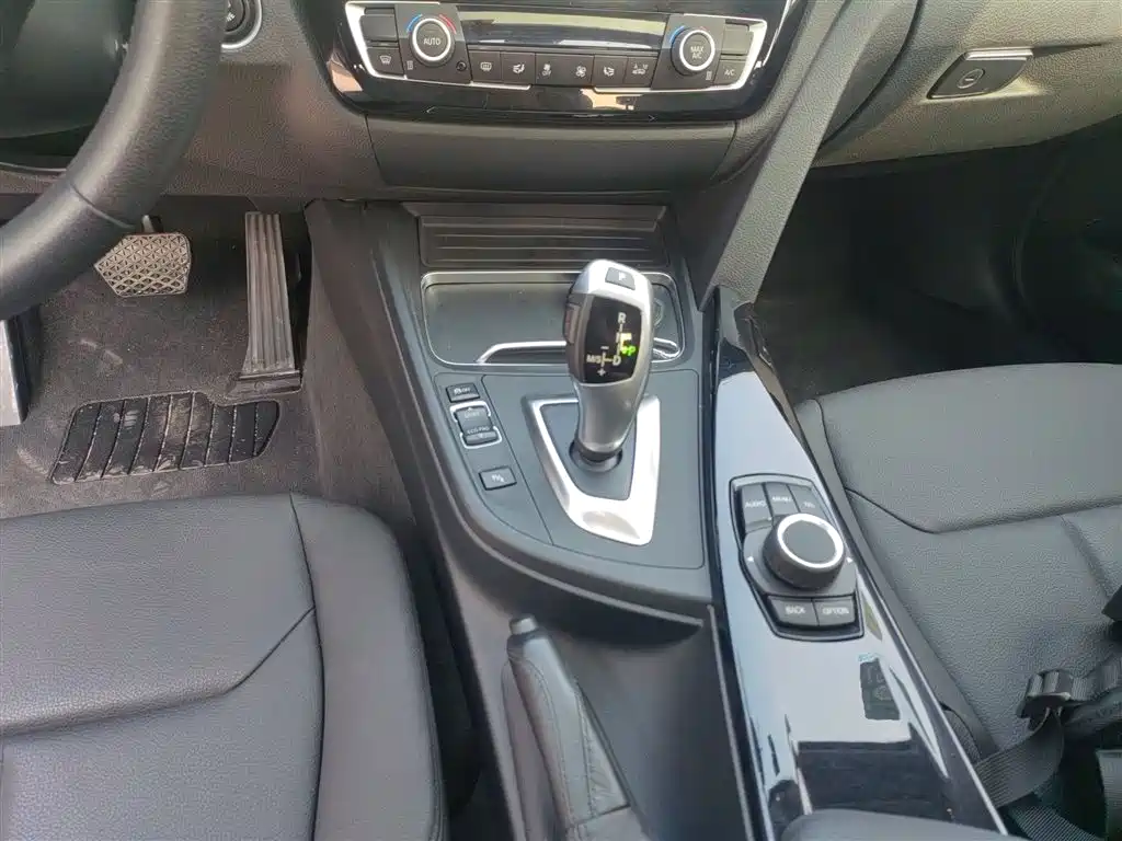 BMW 3 Series 2017 — фото 10