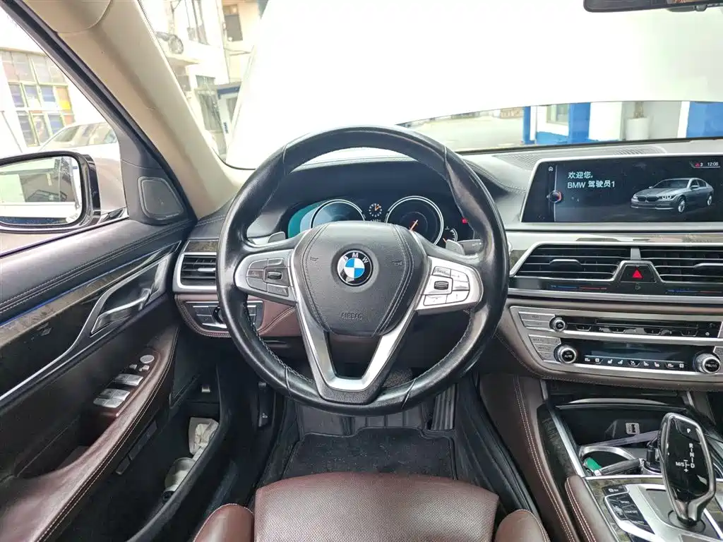 BMW 7 Series 2017 — фото 17
