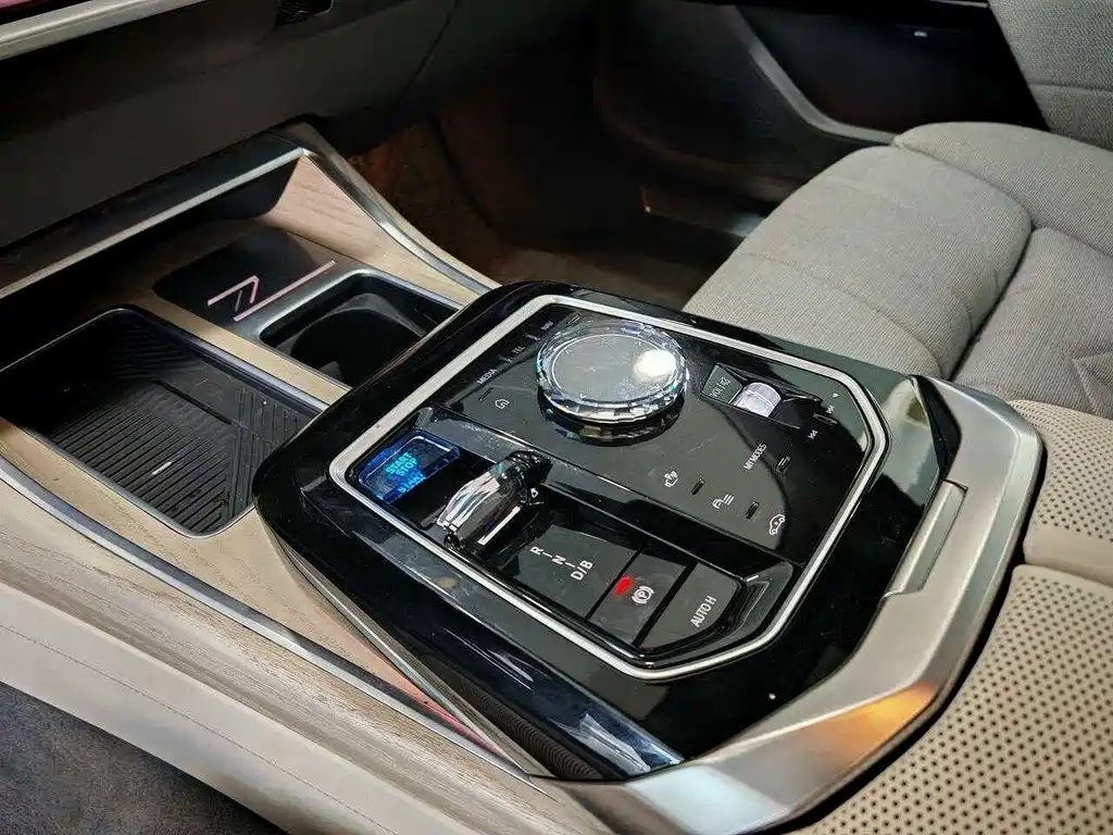 BMW i7 2022 — фото 14