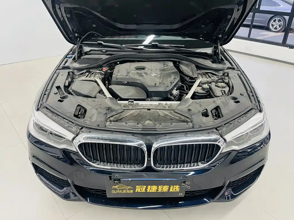 BMW 5 Series 2018 — фото 2