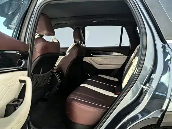 Geely Xingyue L 2021