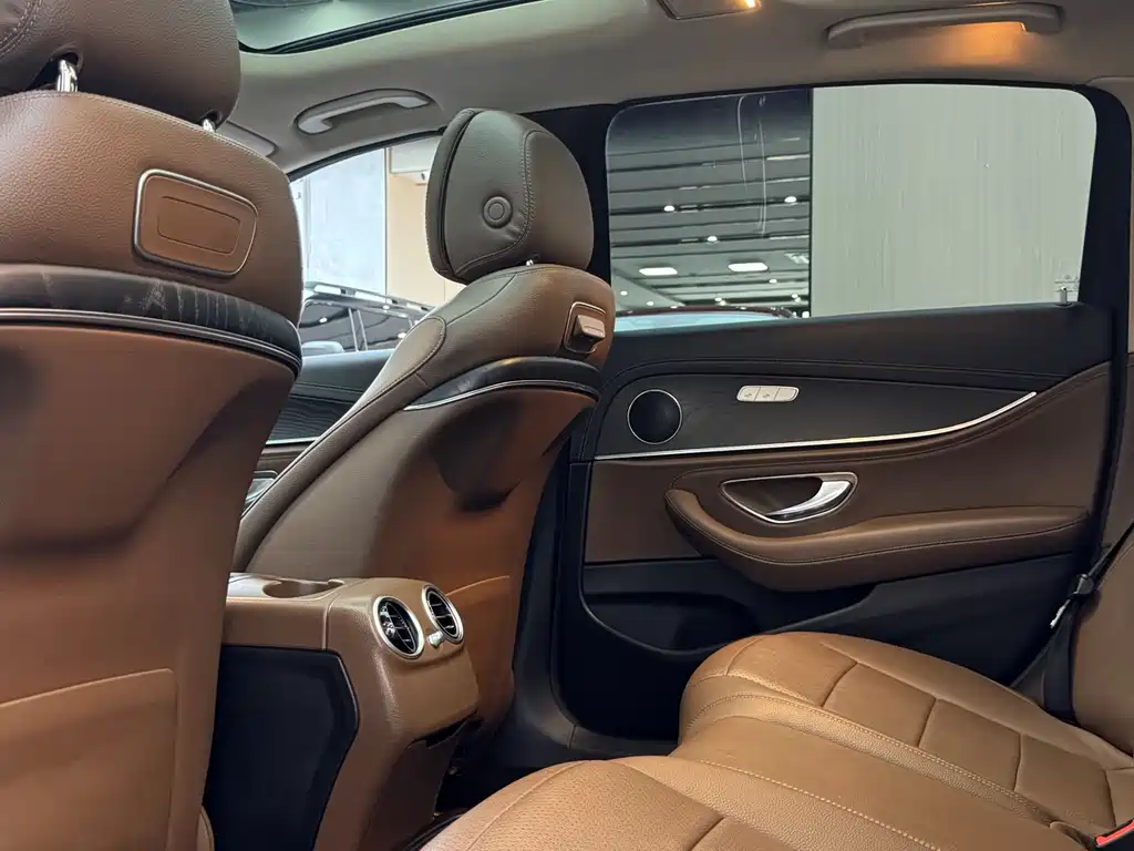 Mercedes-Benz E-Class 2019 — фото 10