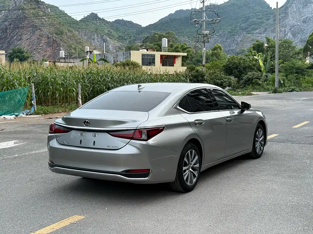 Lexus ES 2019 — фото 9