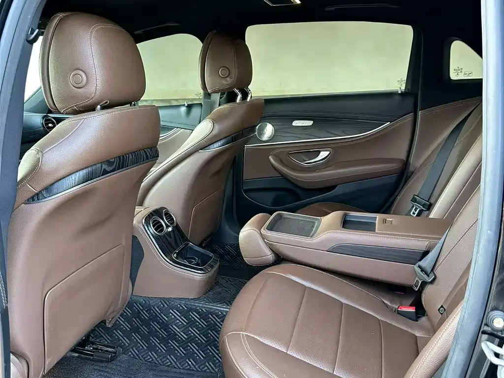 Mercedes-Benz E-Class 2022