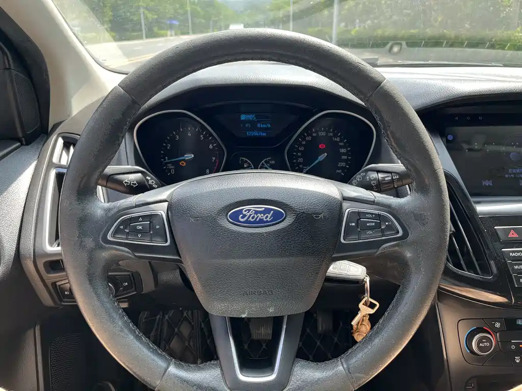 Ford Focus 2017 — фото 17