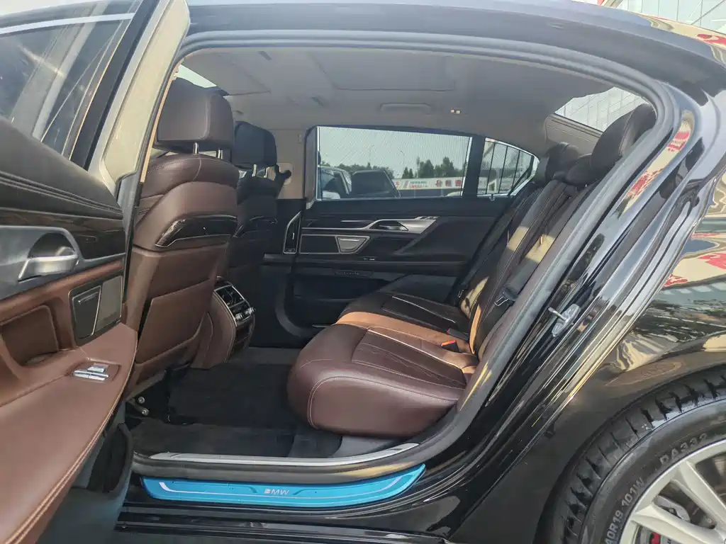 BMW 7 Series 2019 — фото 10