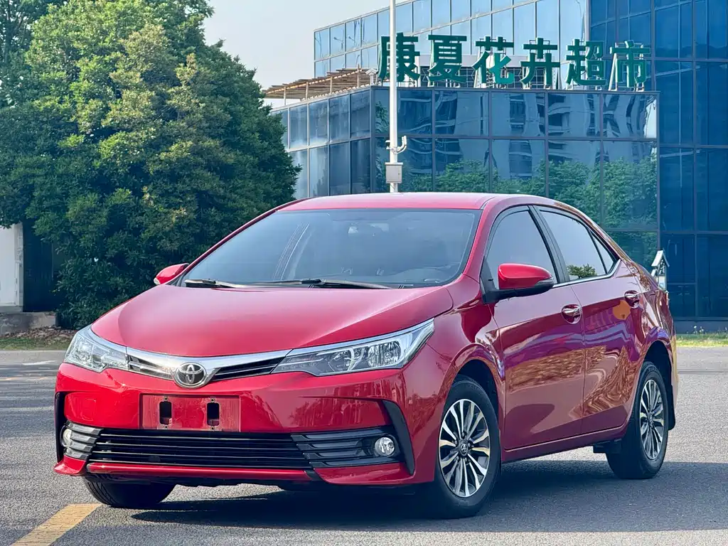 Toyota Corolla 2018 — фото 1