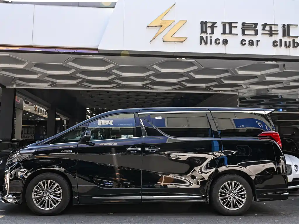 Toyota Alphard 2022 — фото 2
