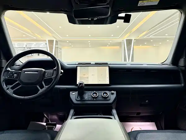 Land Rover Defender 2022