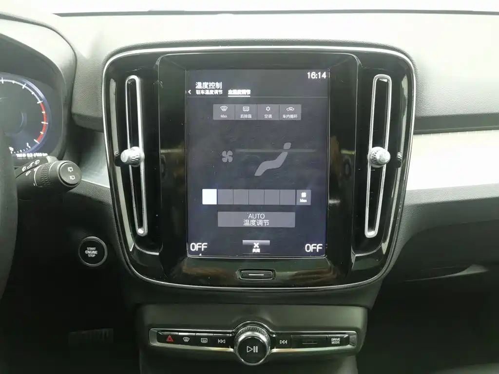 Volvo XC40 2018 — фото 12