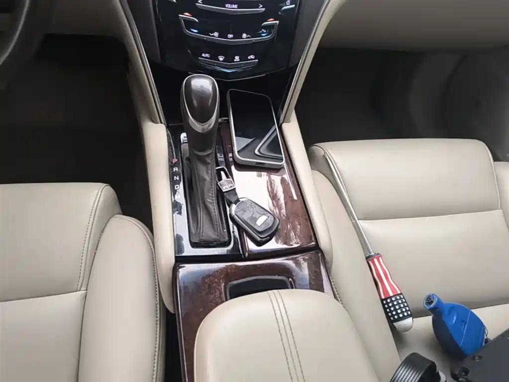 Cadillac XTS 2017 — фото 14
