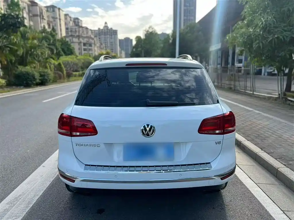 Volkswagen Touareg 2017 — фото 23
