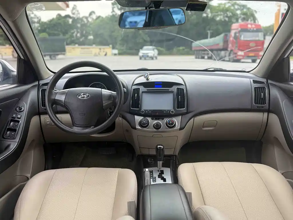 Hyundai Elantra 2014 — фото 20